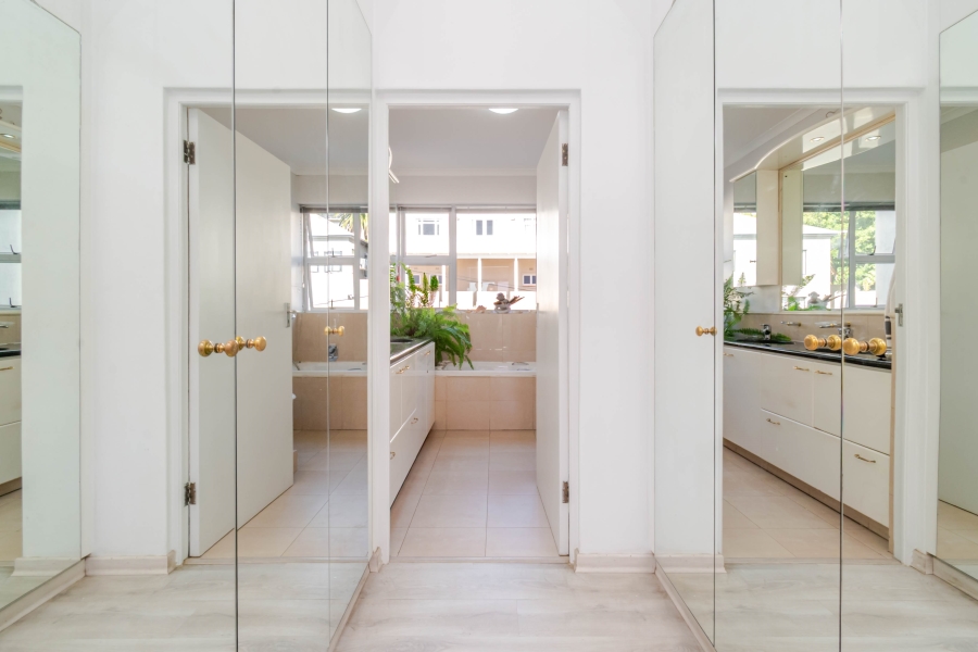 3 Bedroom Property for Sale in Sea Point Western Cape